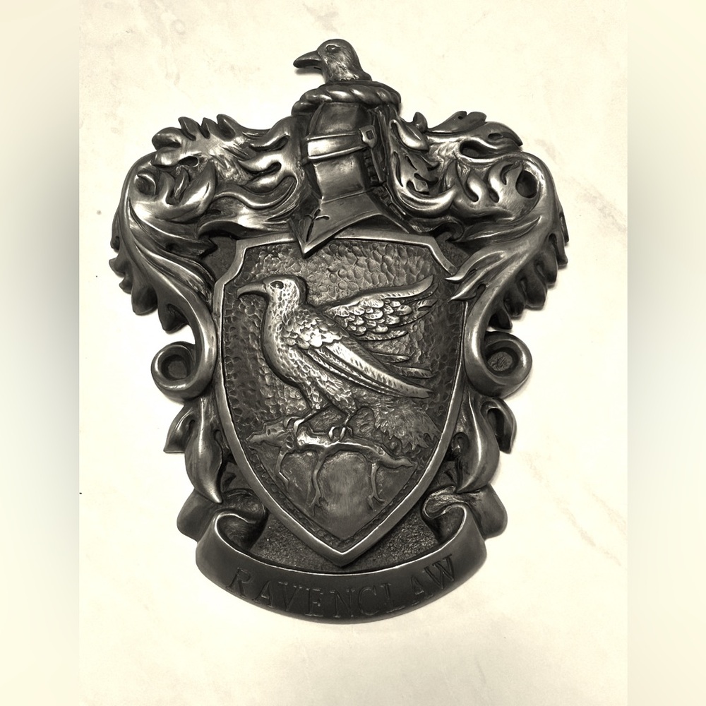 Luxury Ravenclaw Crest Plaque-Collector’s Edition Harry Potter Wall Art 🐦‍⬛